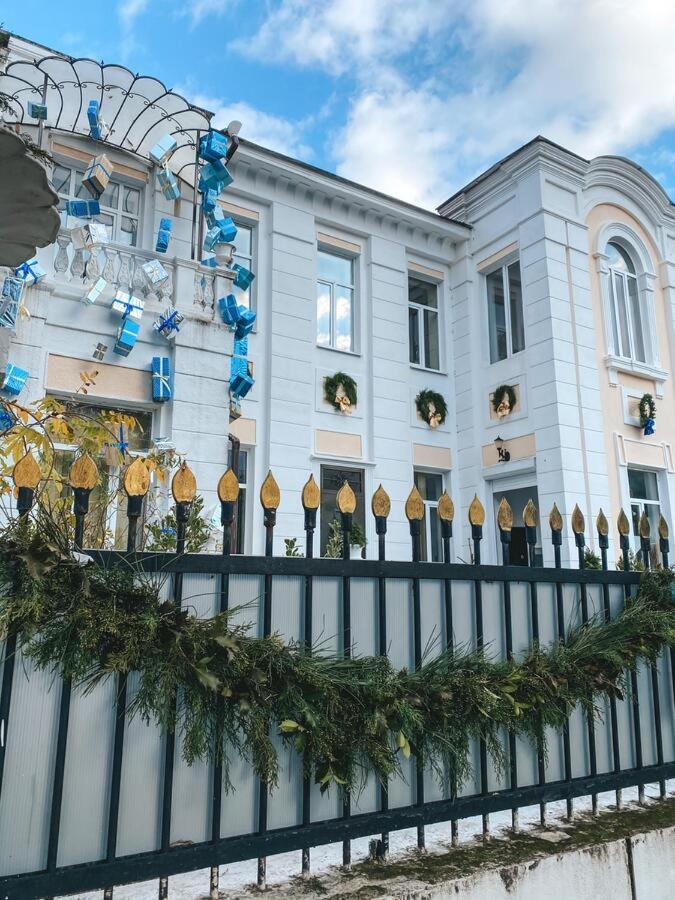 Бутик-Отель Белый Дом Балерины Suhumi Exterior foto