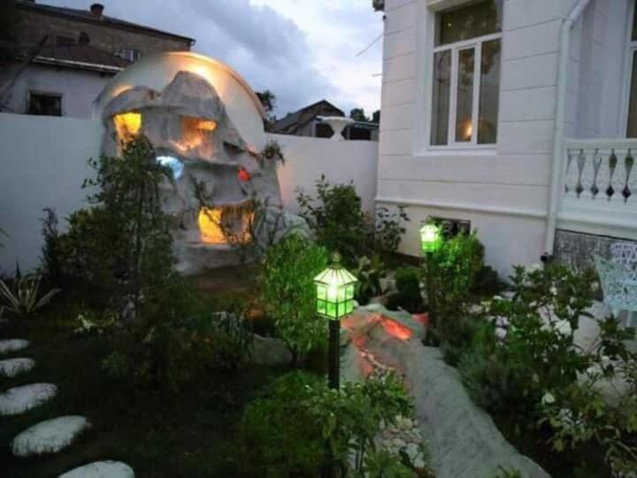 Бутик-Отель Белый Дом Балерины Suhumi Exterior foto
