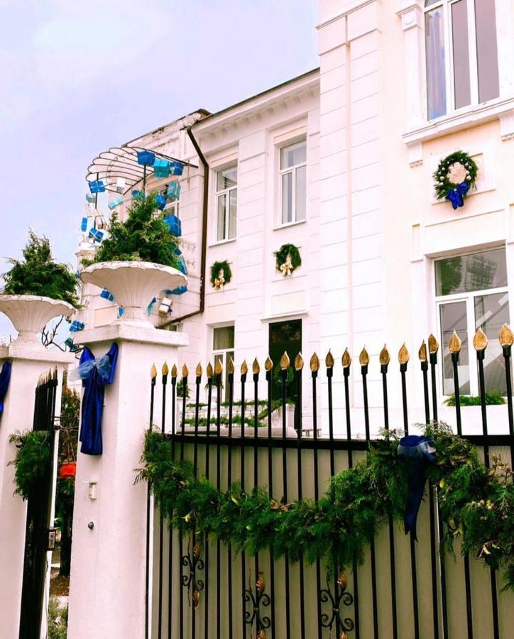 Бутик-Отель Белый Дом Балерины Suhumi Exterior foto