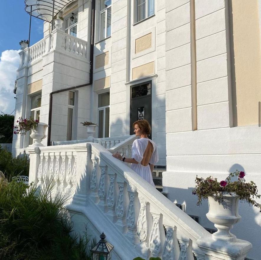 Бутик-Отель Белый Дом Балерины Suhumi Exterior foto